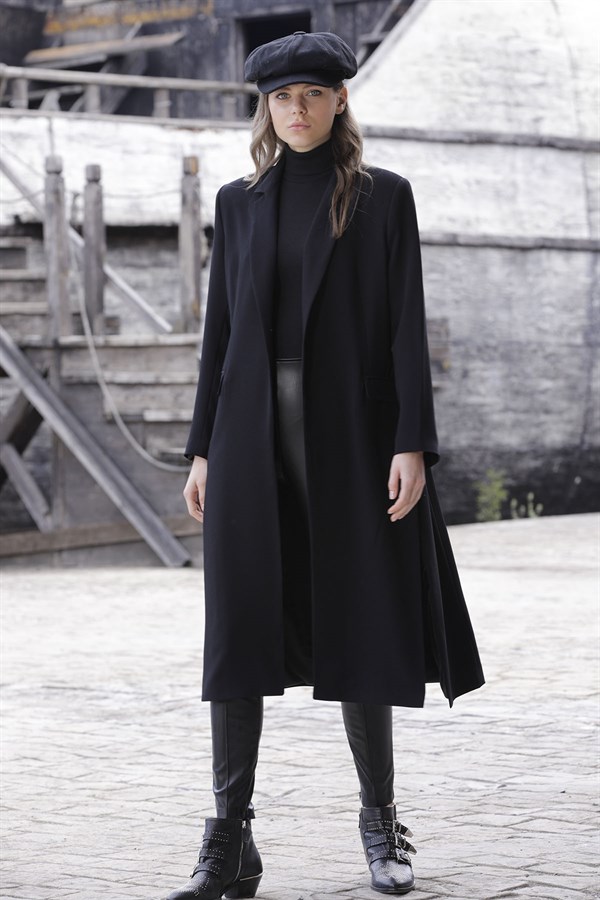 Kadın Siyah Tek Düğmeli Yırtmaçlı Uzun Tunik Ceket
